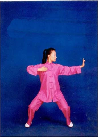 Movement 2: Drawing the Bow to Shoot the Hawk (第二式 左右弯弓似射雕)