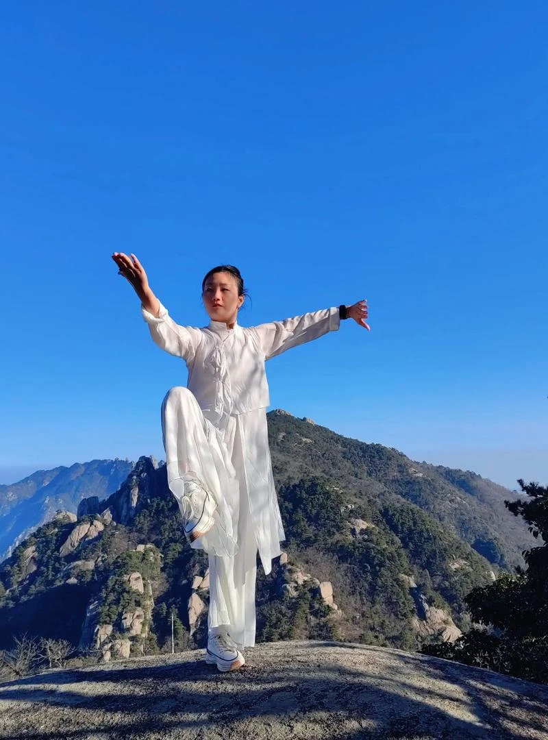 Tai Chi vs. Baduanjin: A Science-Based Comparison for Optimal Fitness and Health